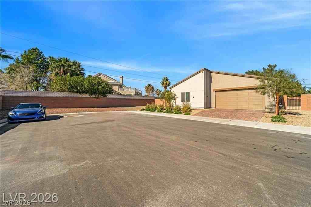 2706 Song Point Ave - Photo 2 of 23
