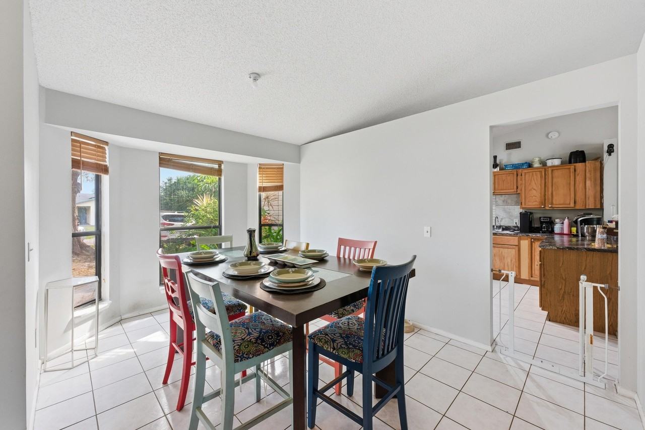 1258 Sw Cynthia St - Photo 2 of 23