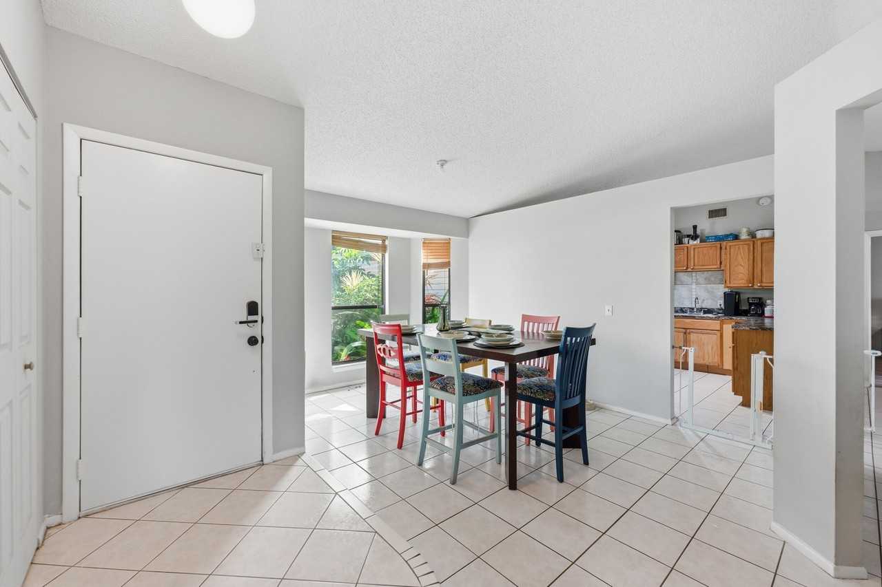 1258 Sw Cynthia St - Photo 3 of 23