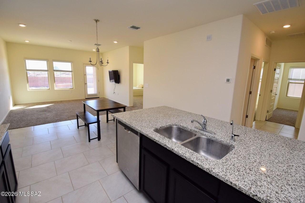 10155 N Leopard Gecko Ter - Photo 4 of 35