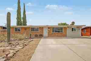 featured image of 223 W Knox Dr