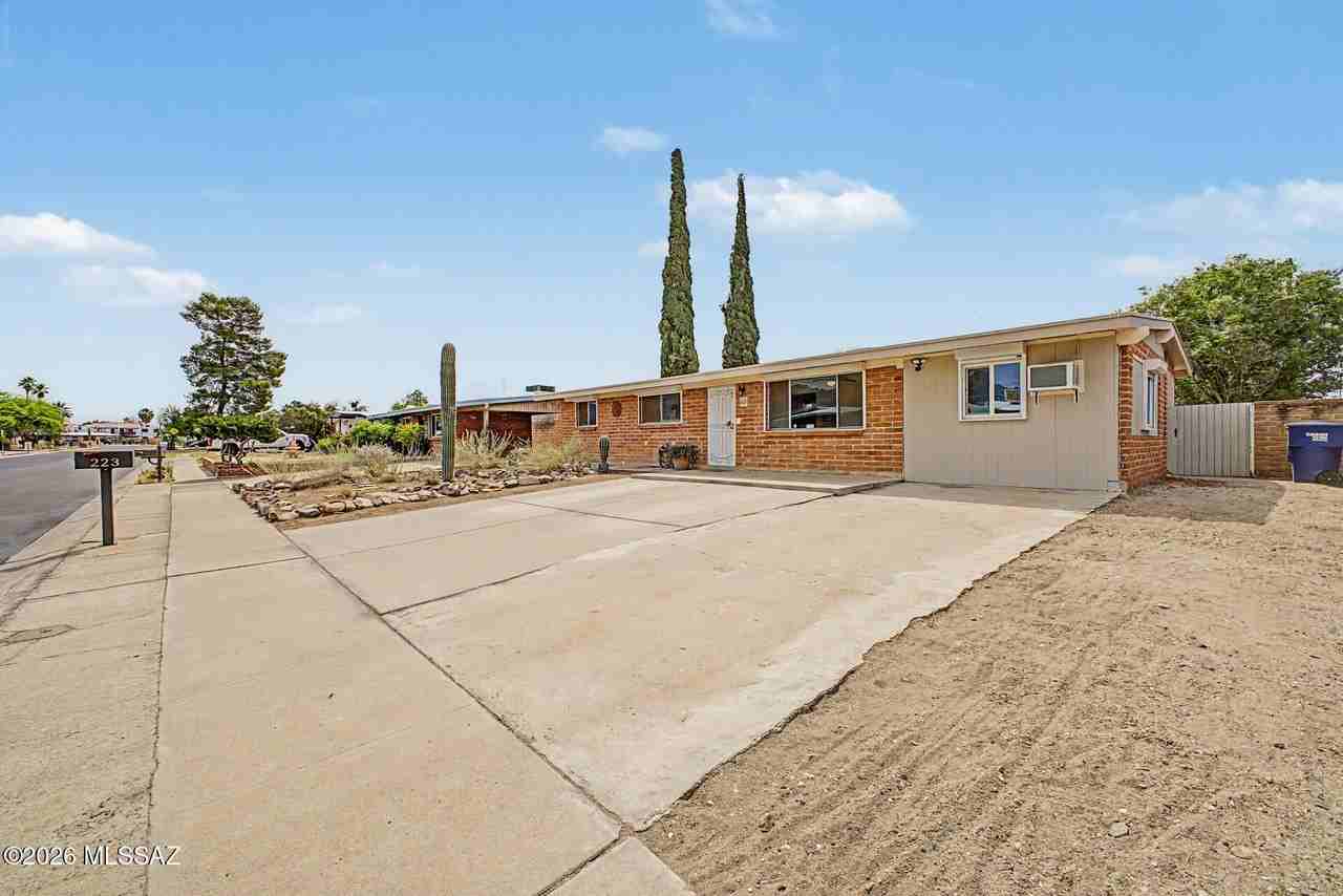 223 W Knox Dr - Photo 2 of 29