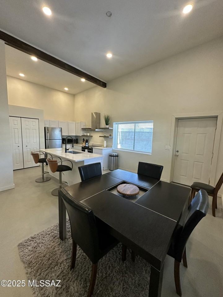 2775 N Goyette Ave - Photo 2 of 15