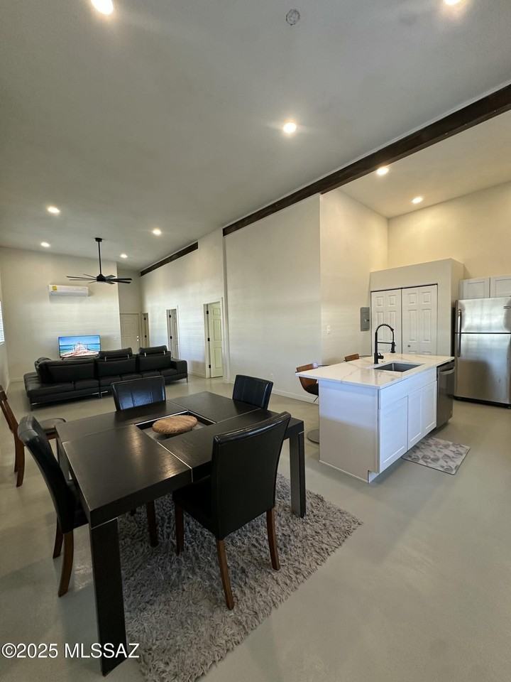 2775 N Goyette Ave - Photo 4 of 15