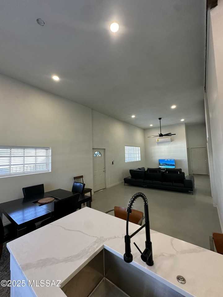 2775 N Goyette Ave - Photo 6 of 15