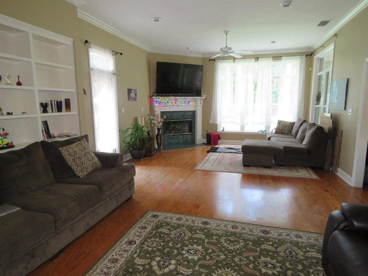 8113 Glenmore Dr - Photo 3 of 25