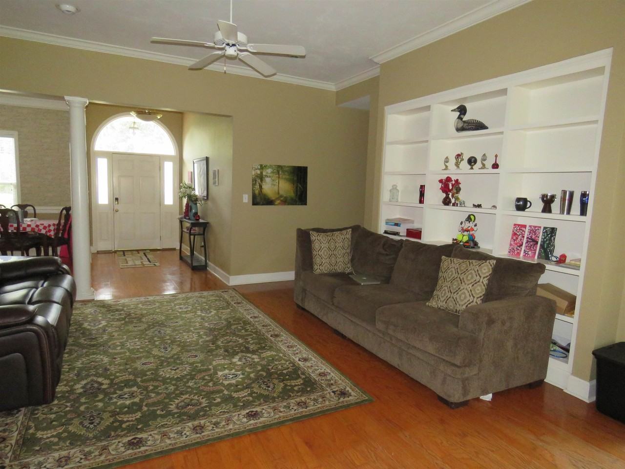 8113 Glenmore Dr - Photo 4 of 25