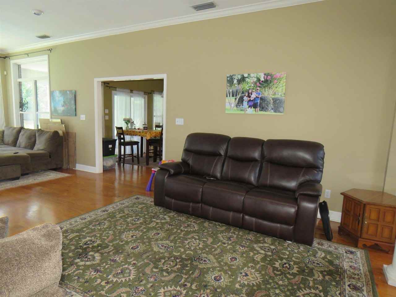 8113 Glenmore Dr - Photo 5 of 25