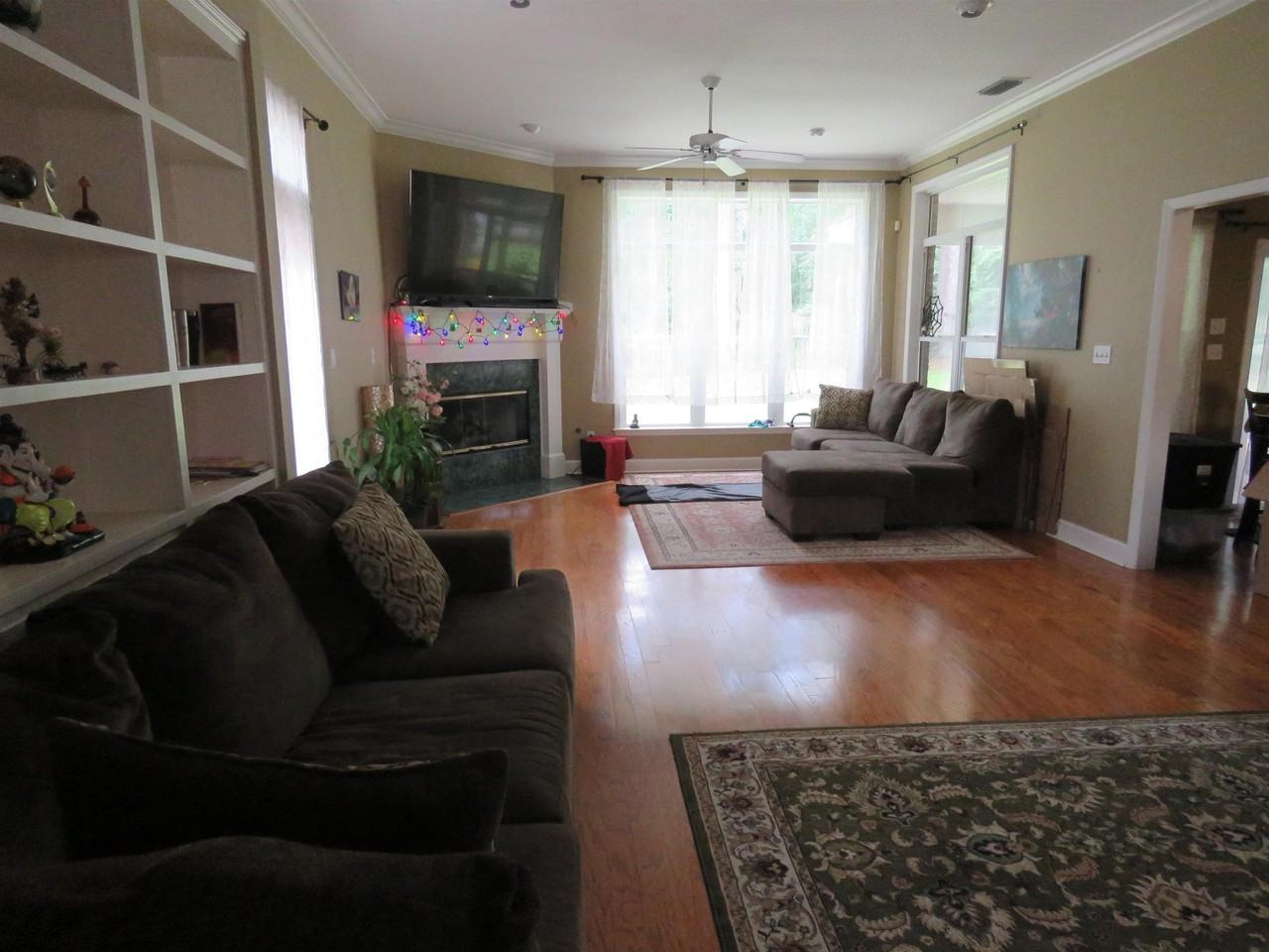 8113 Glenmore Dr - Photo 6 of 25