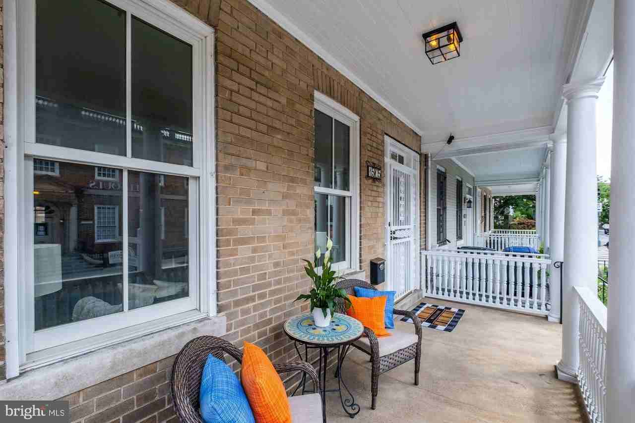 1505 Harvard St Nw - Photo 3 of 35