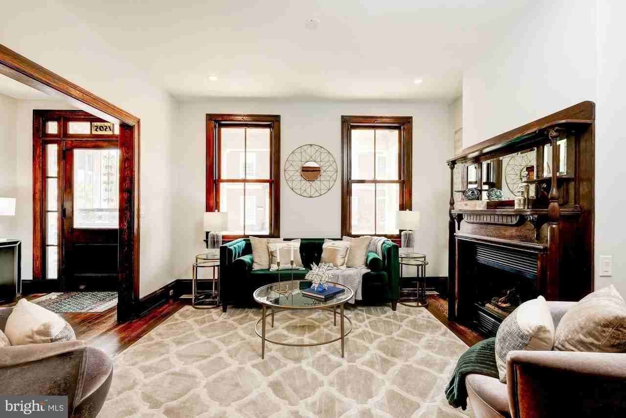 1505 Harvard St Nw - Photo 4 of 35