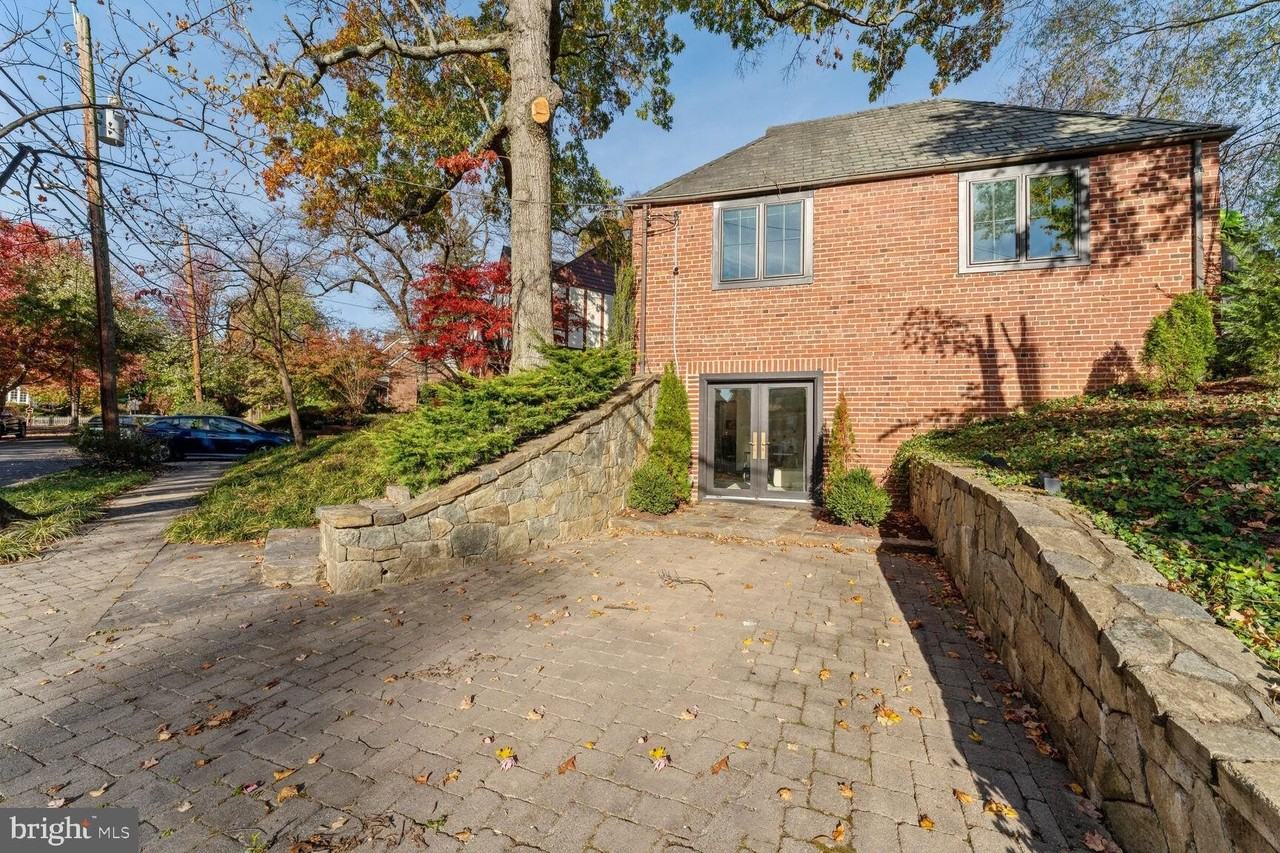 5543 29th St Nw - Photo 2 of 21