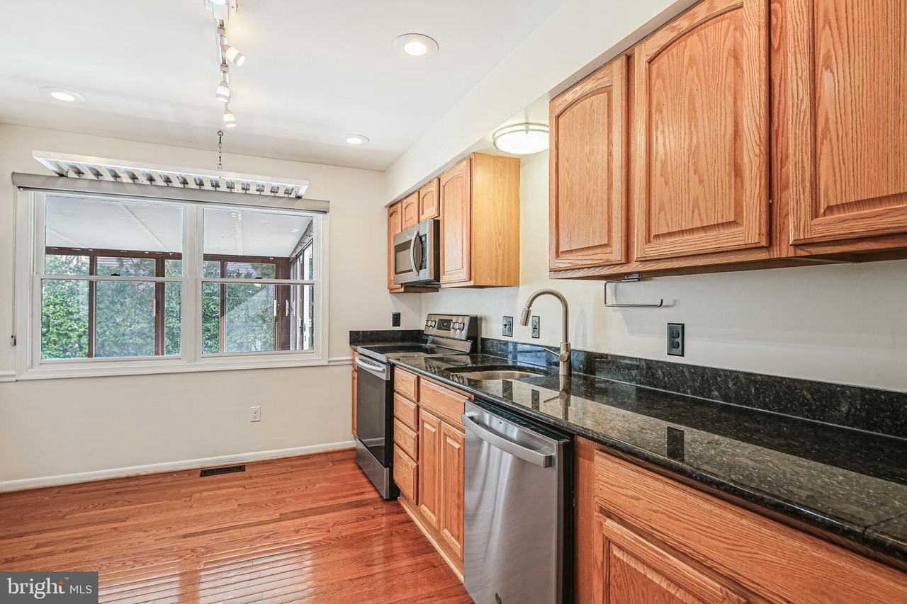 510 Retford Dr - Photo 6 of 43