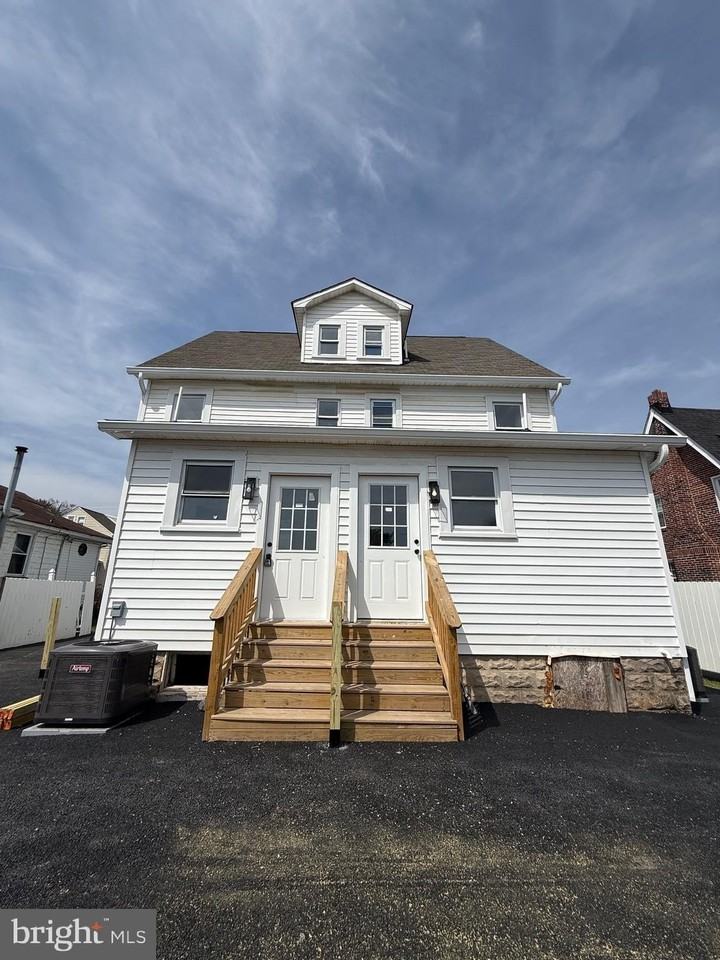2125 1/2 Oakland Rd - Photo 2 of 18