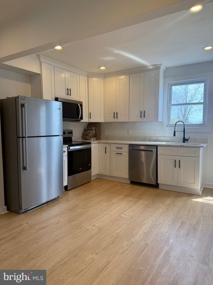 2125 1/2 Oakland Rd - Photo 4 of 18