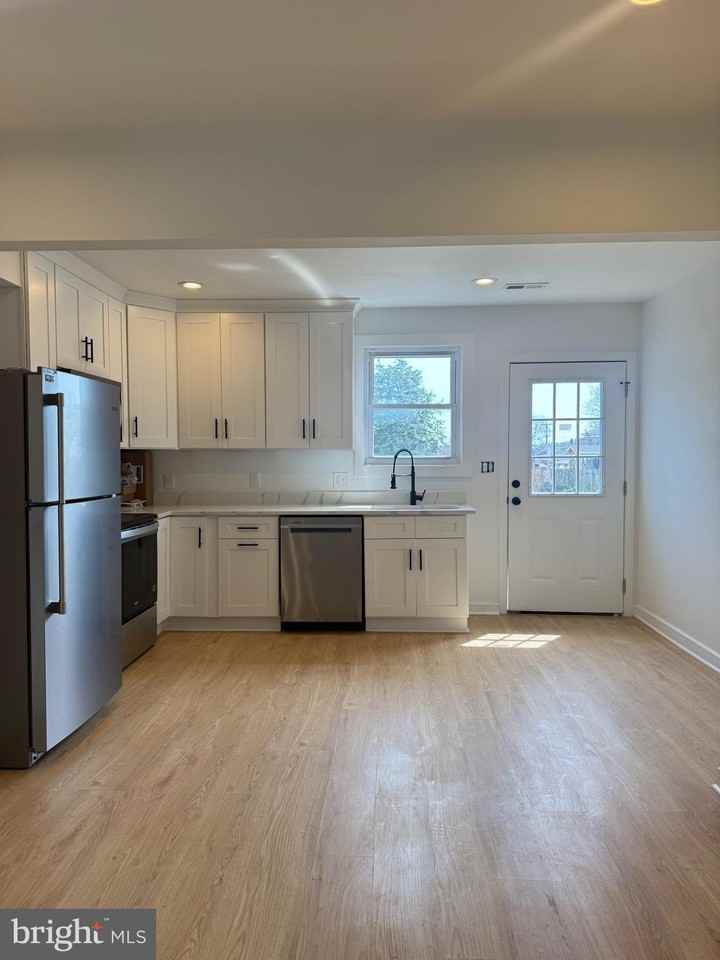 2125 1/2 Oakland Rd - Photo 5 of 18