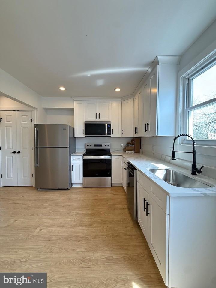2125 1/2 Oakland Rd - Photo 6 of 18