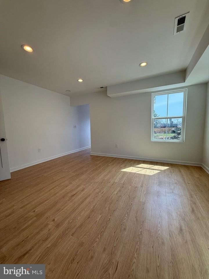 2125 Oakland Rd - Photo 4 of 15