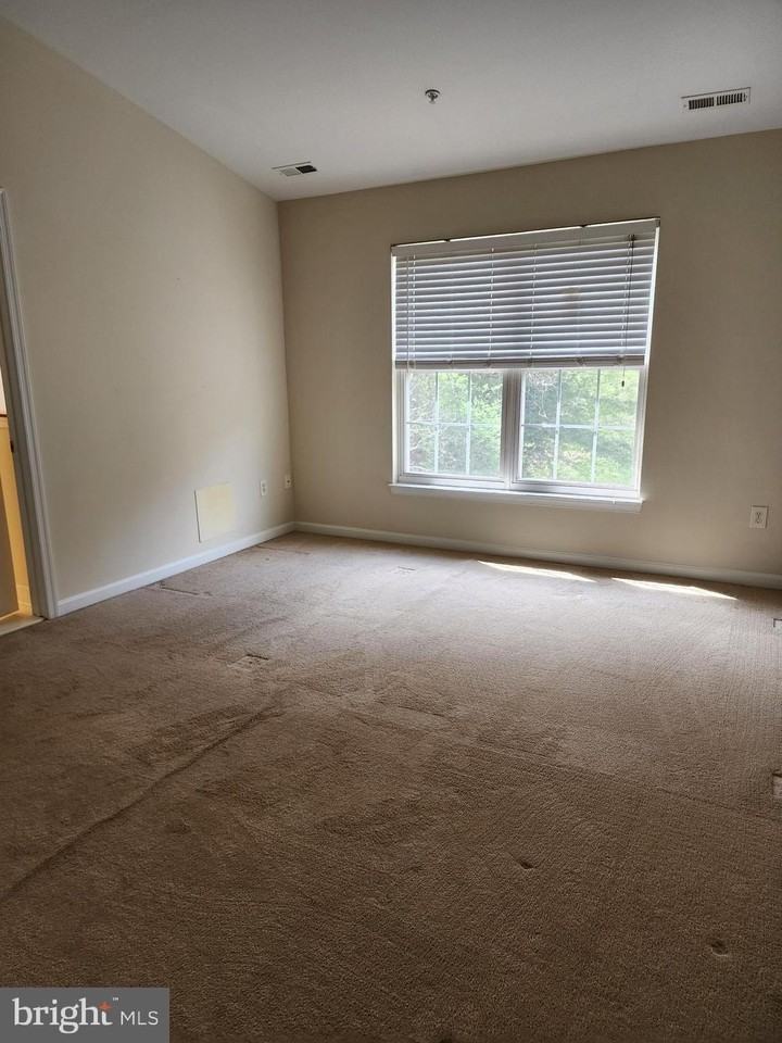 507 Sylvan Ct - Photo 4 of 7