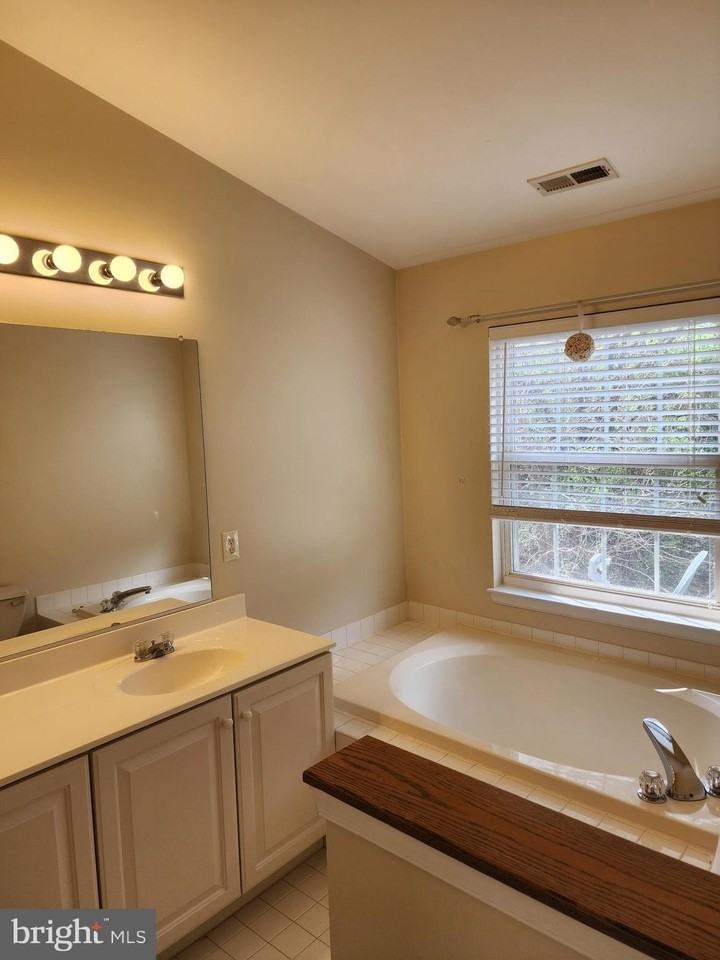 507 Sylvan Ct - Photo 5 of 7