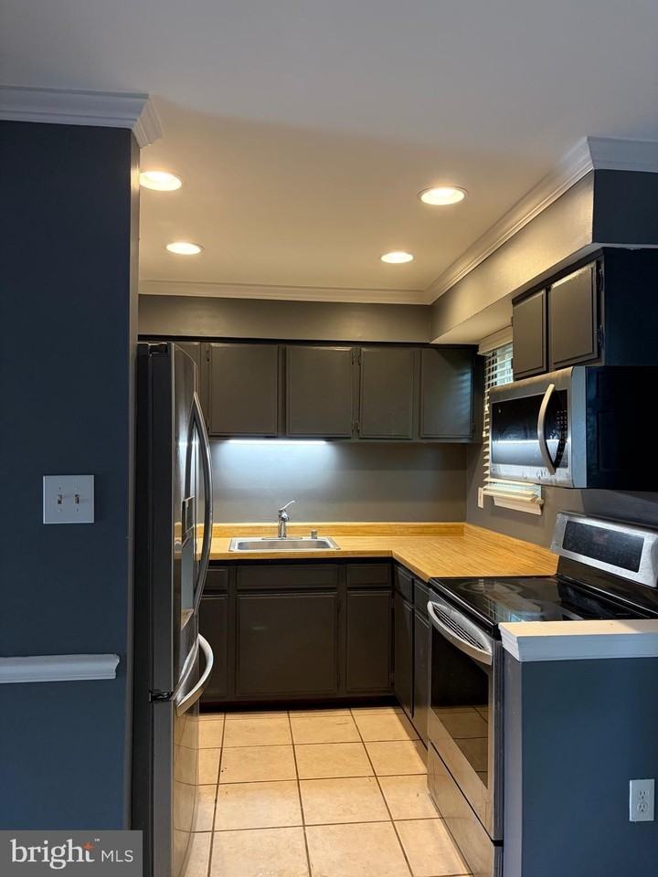 6662 Ducketts Ln #18-6 - Photo 4 of 17