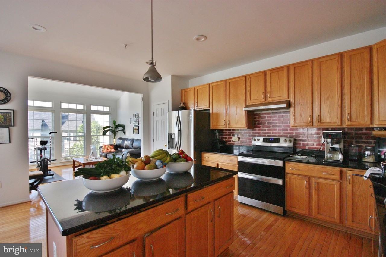 10736 Enfield Dr - Photo 6 of 20