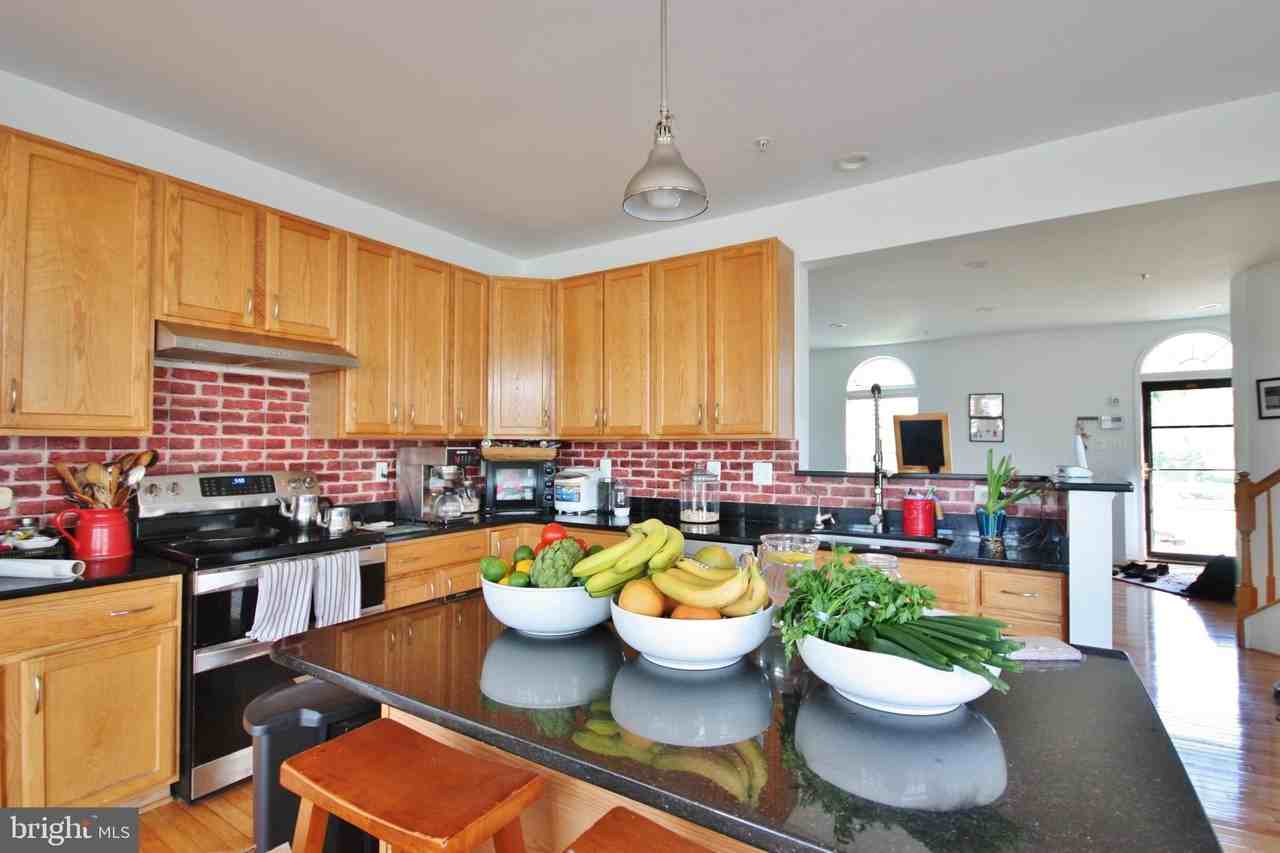 10736 Enfield Dr - Photo 7 of 20