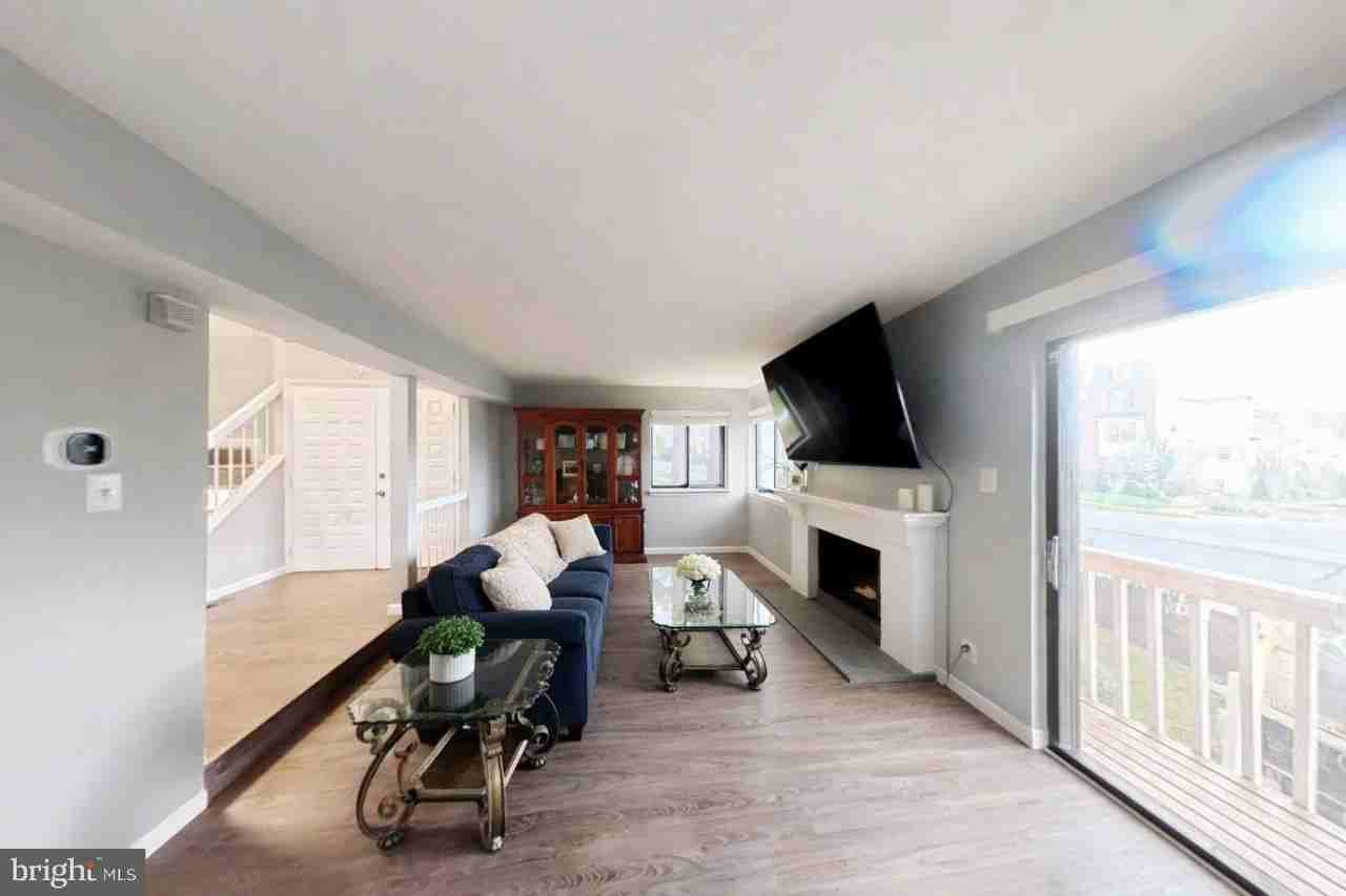 18428 Point Seneca Pl - Photo 2 of 28