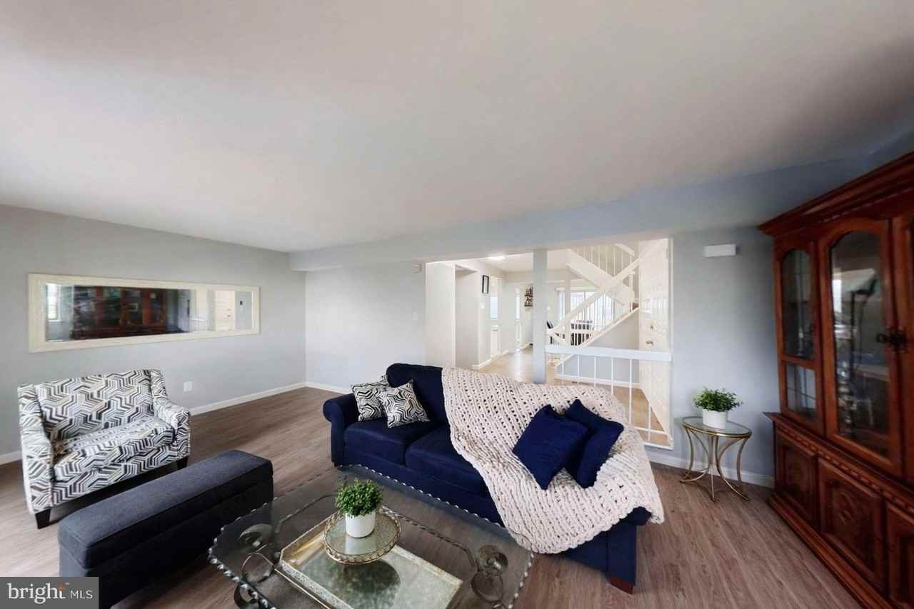 18428 Point Seneca Pl - Photo 3 of 28