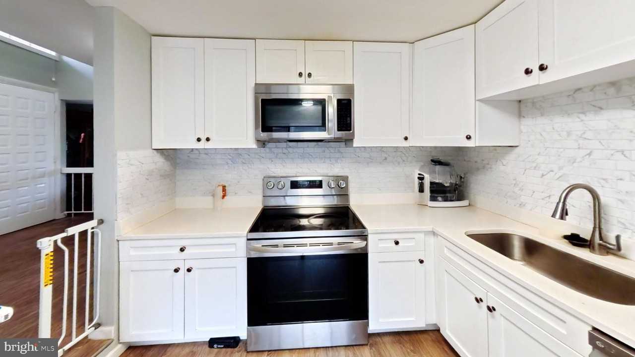 18428 Point Seneca Pl - Photo 5 of 28