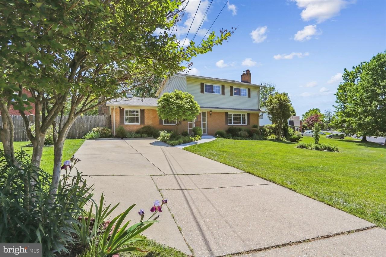 11817 Charen Ln - Photo 3 of 50