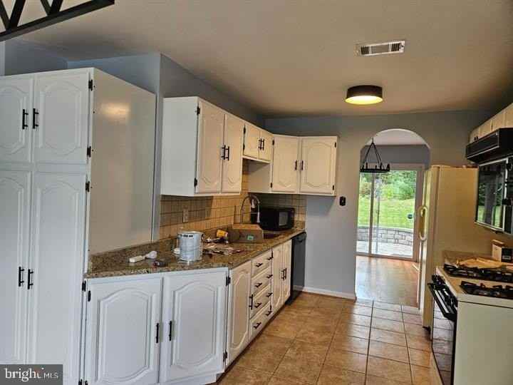 17404 Hughes Rd - Photo 2 of 15