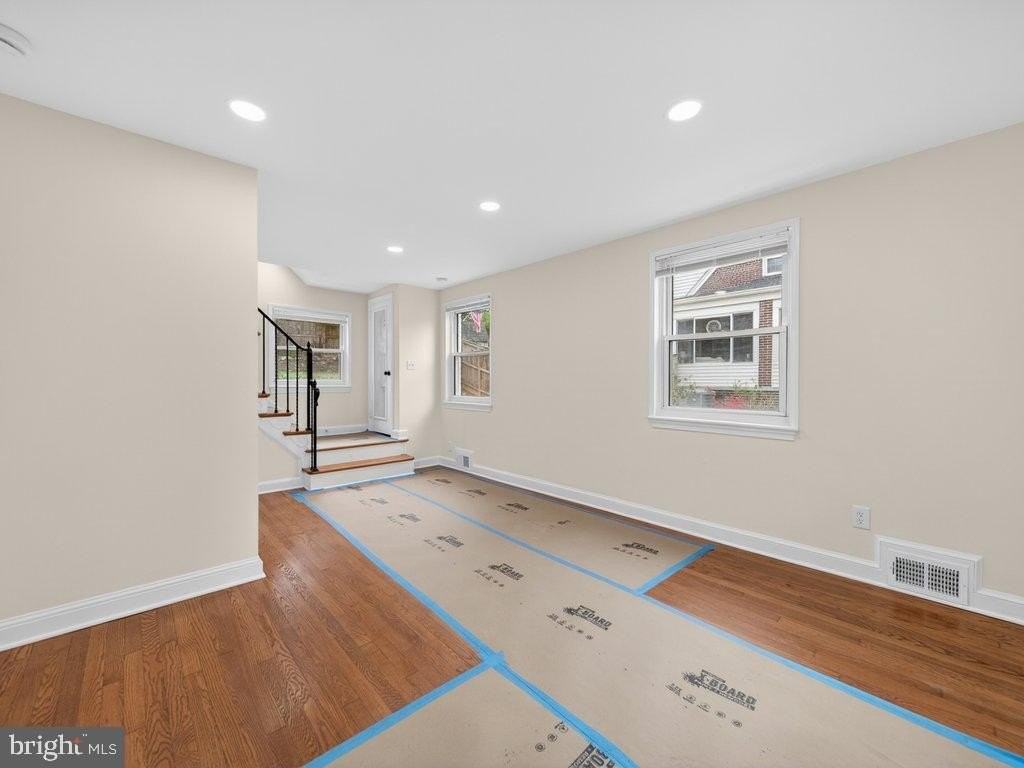 10506 Lorain Ave - Photo 7 of 46