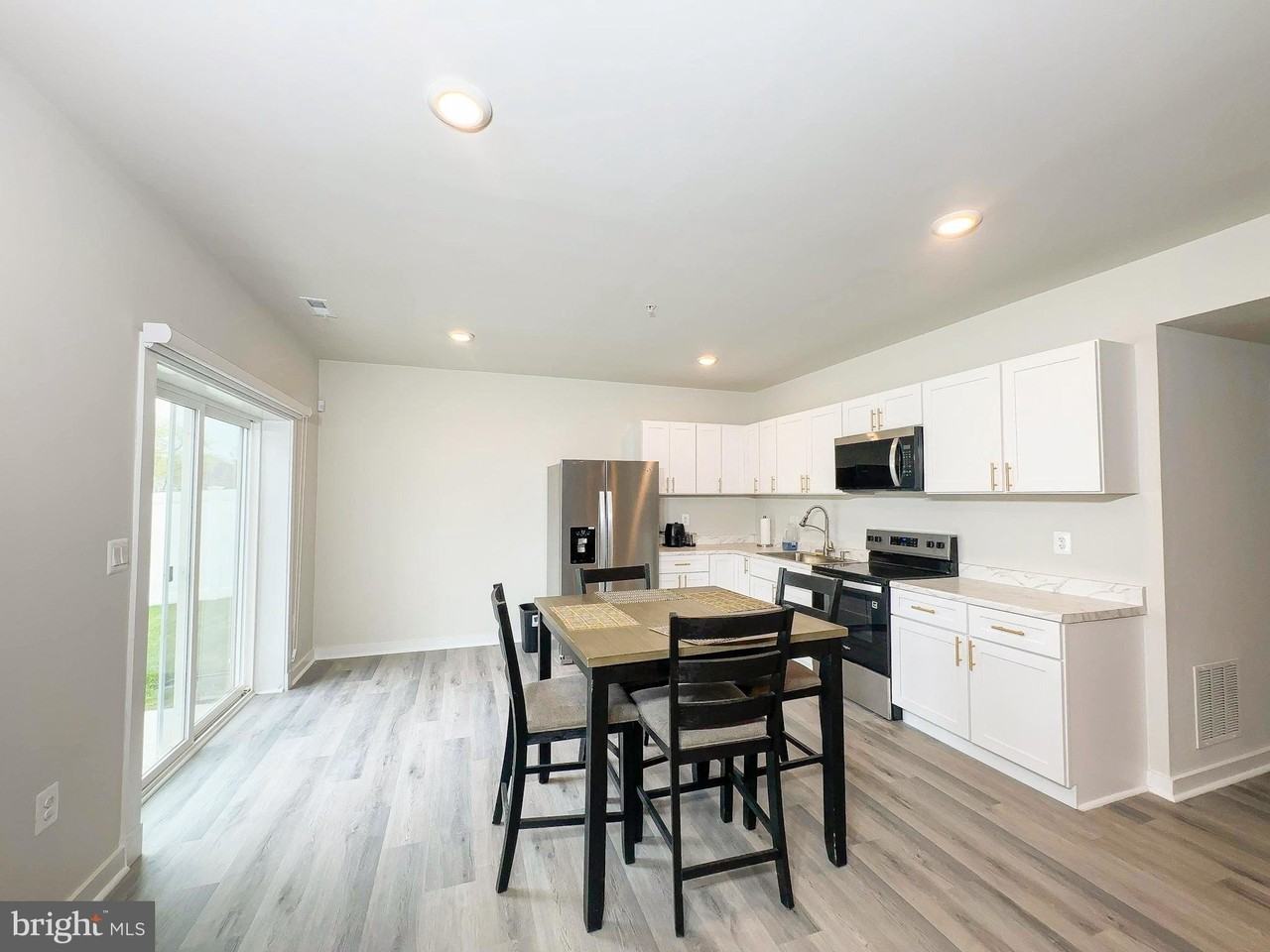 6717 Glenhurst Dr - Photo 2 of 18