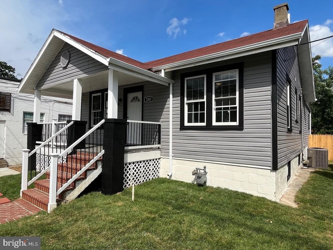 5207 38th Ave #A - Photo 3 of 11