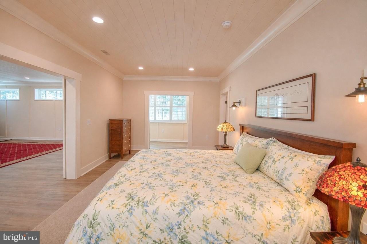 7918 Bloomfield Rd - Photo 6 of 18