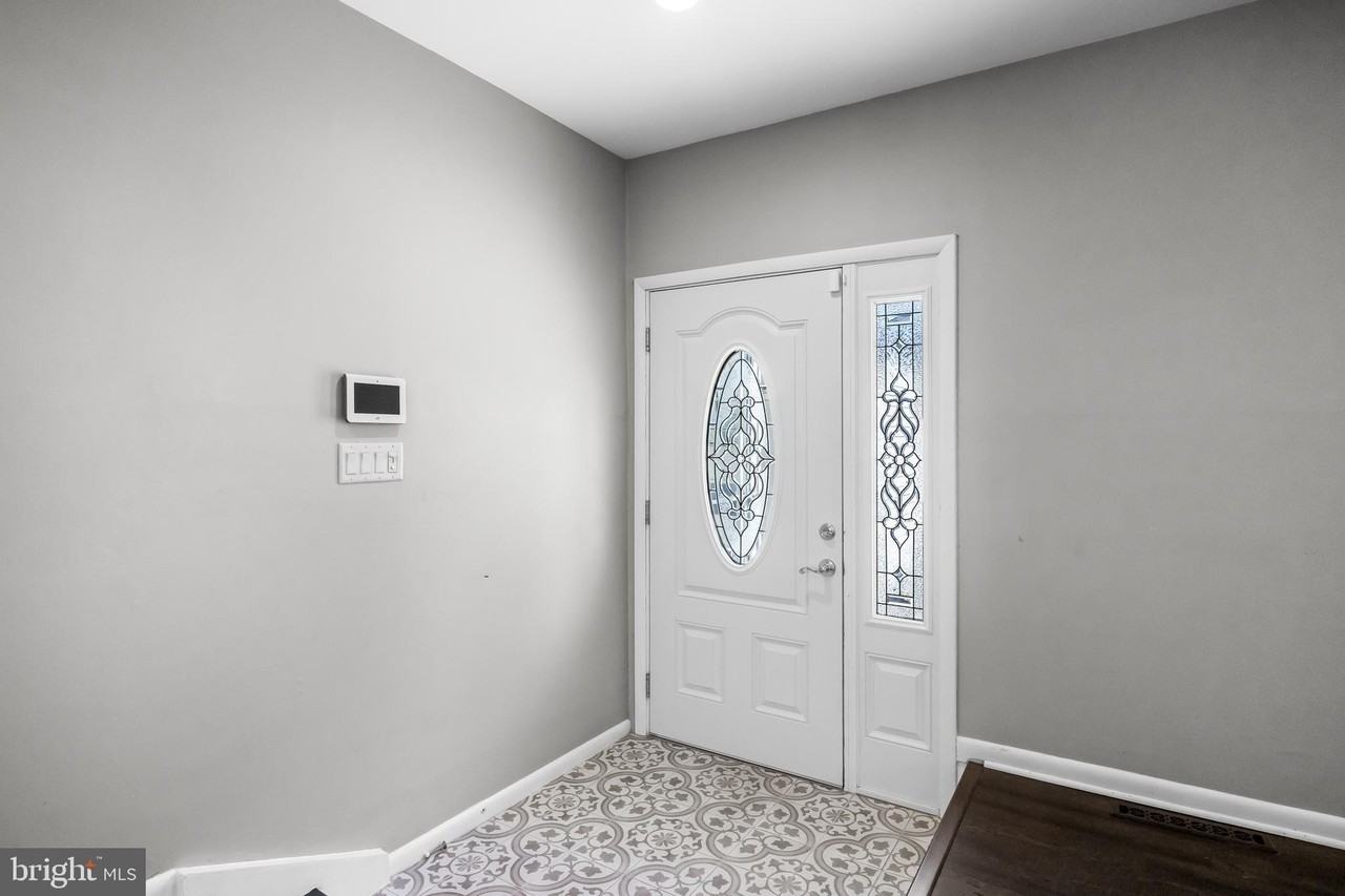 2211 New Albany Rd - Photo 2 of 20