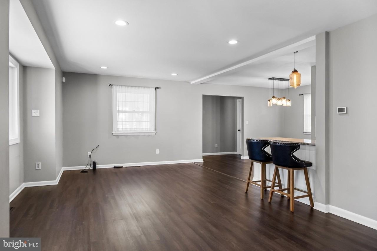 2211 New Albany Rd - Photo 3 of 20