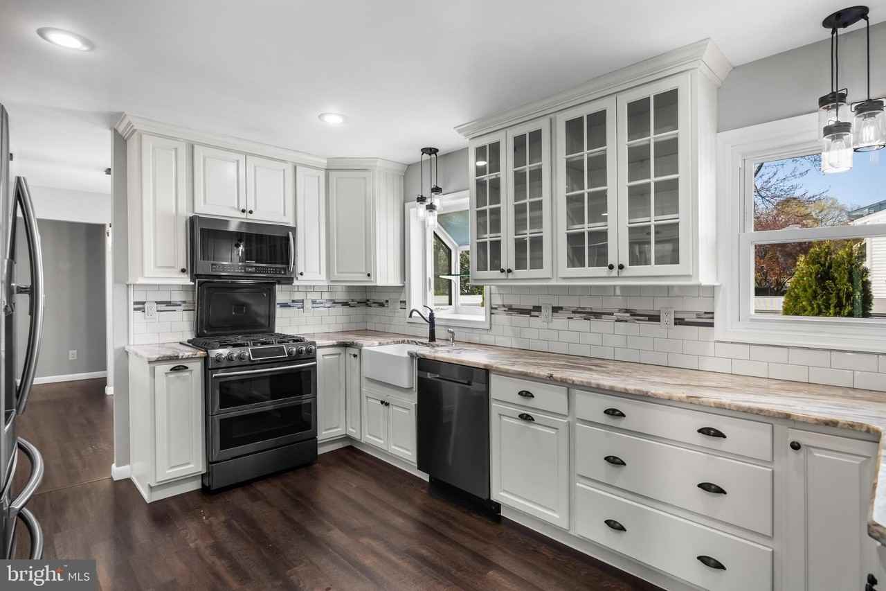 2211 New Albany Rd - Photo 6 of 20