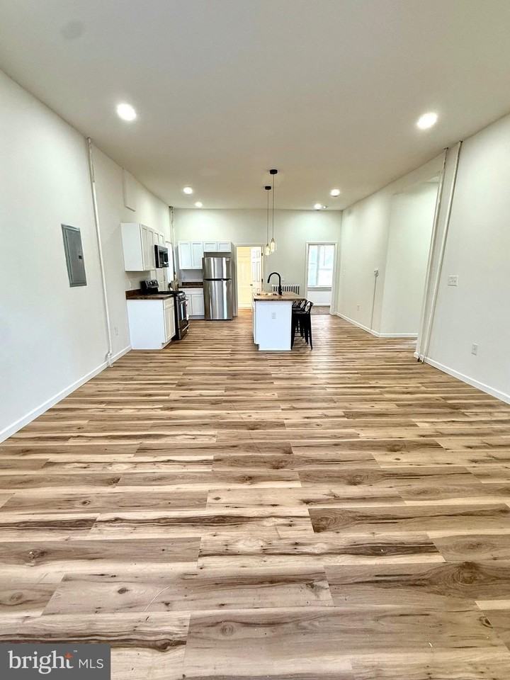 1906 49th St #1 - Photo 3 of 13