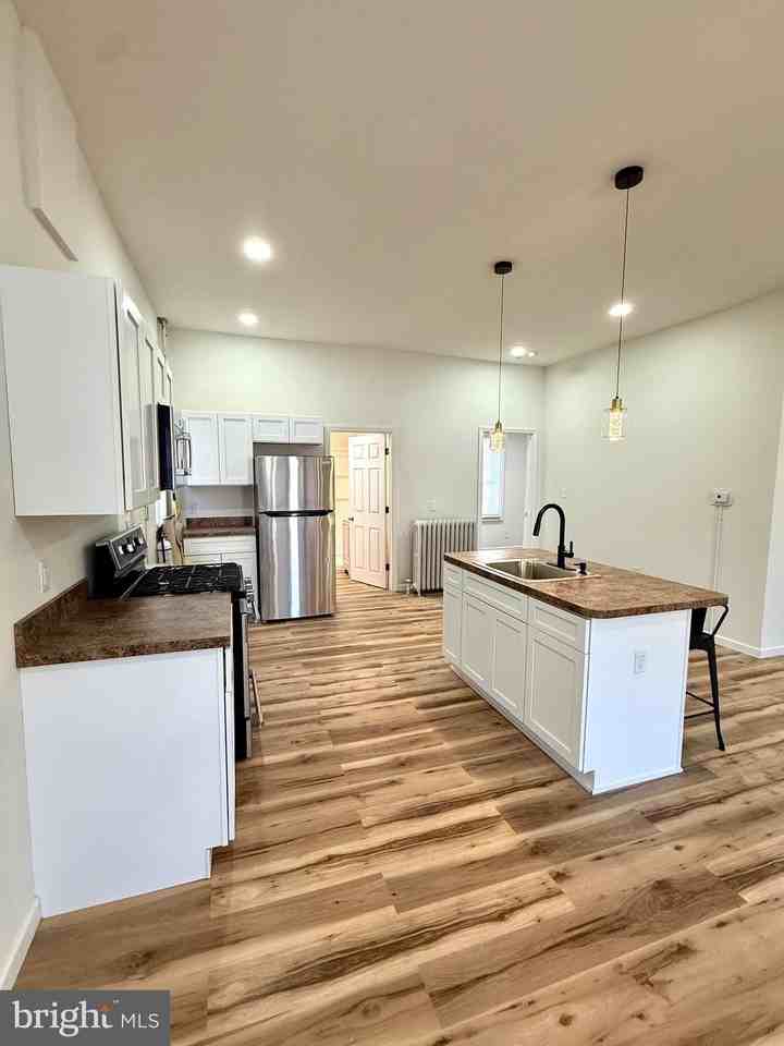 1906 49th St #1 - Photo 4 of 13