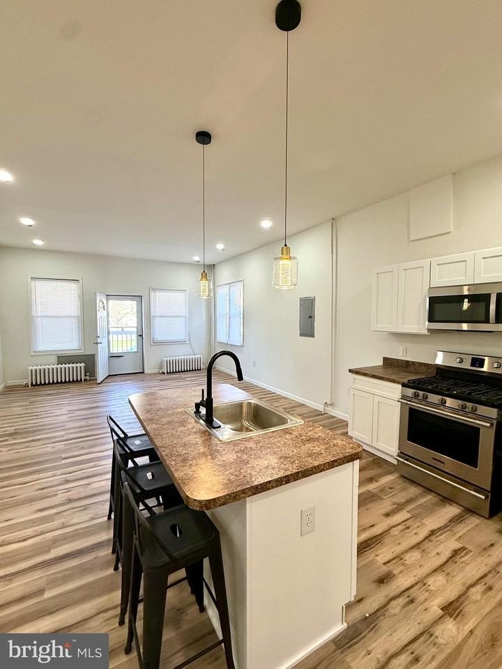 1906 49th St #1 - Photo 5 of 13