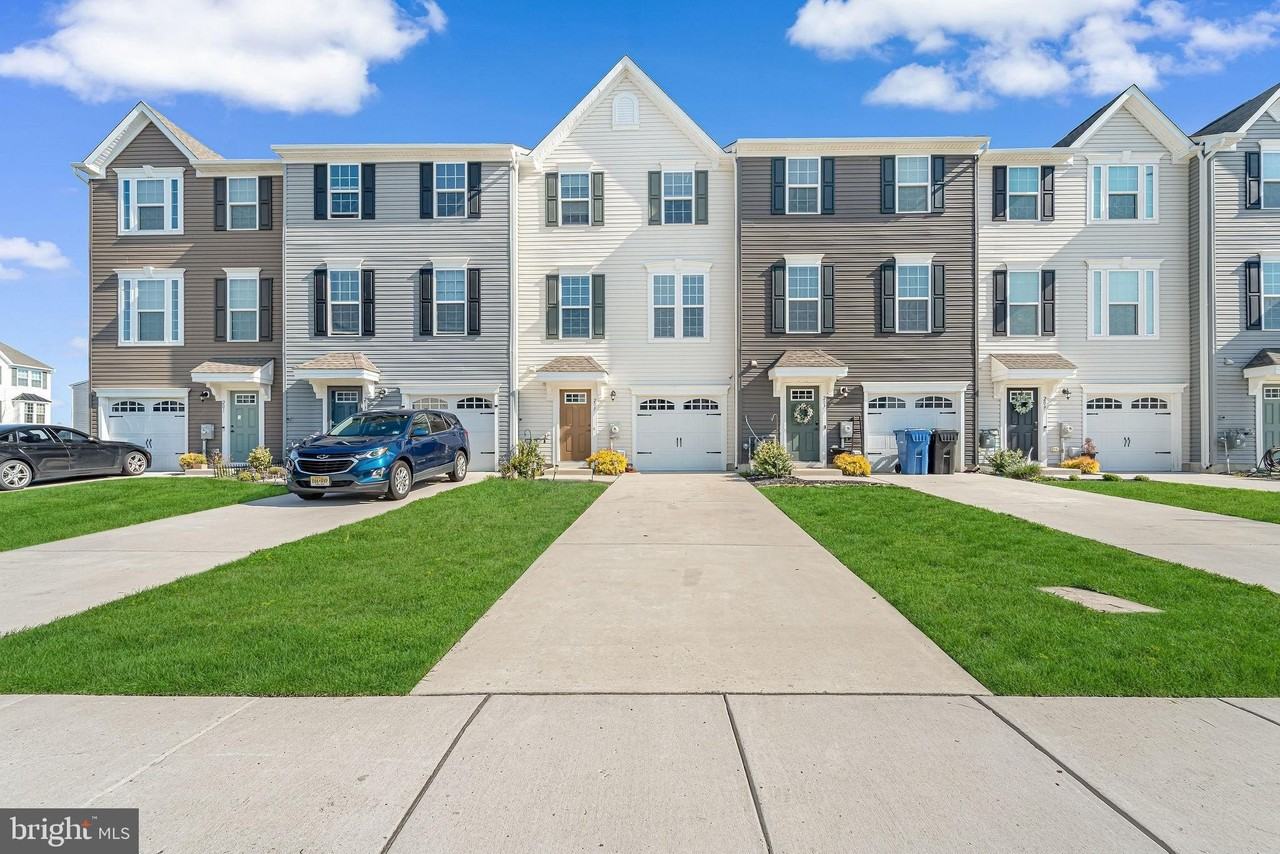 205 Dalton Dr - Photo 2 of 27