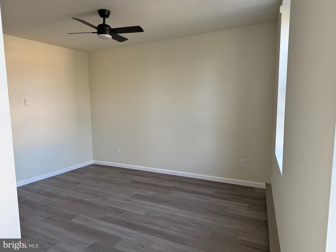 21 N Main St #E - Photo 3 of 12