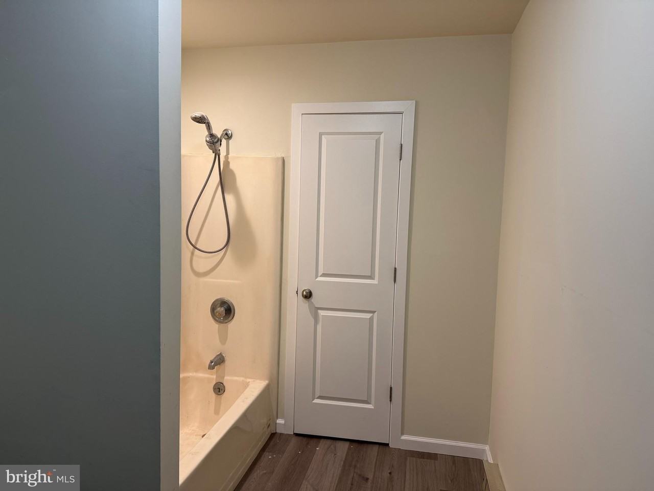 21 N Main St #E - Photo 6 of 12