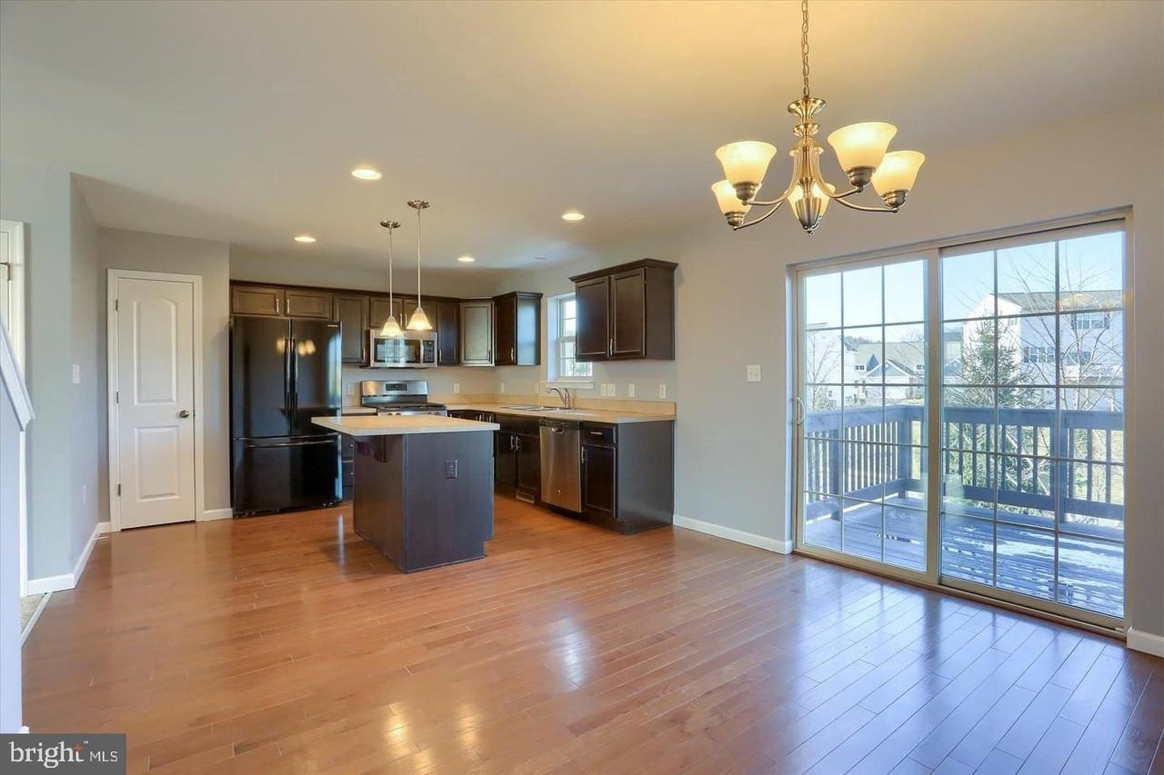 723 Jonathan Ct - Photo 3 of 17