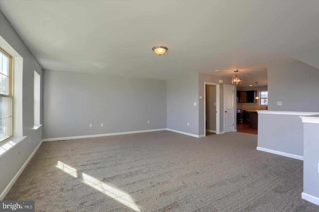 723 Jonathan Ct - Photo 7 of 17