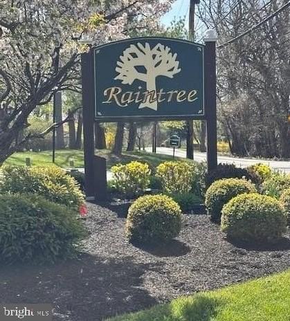 1604 Raintree Ln #1604