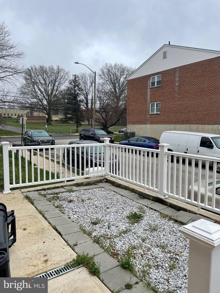 304 Christopher Pl - Photo 2 of 25