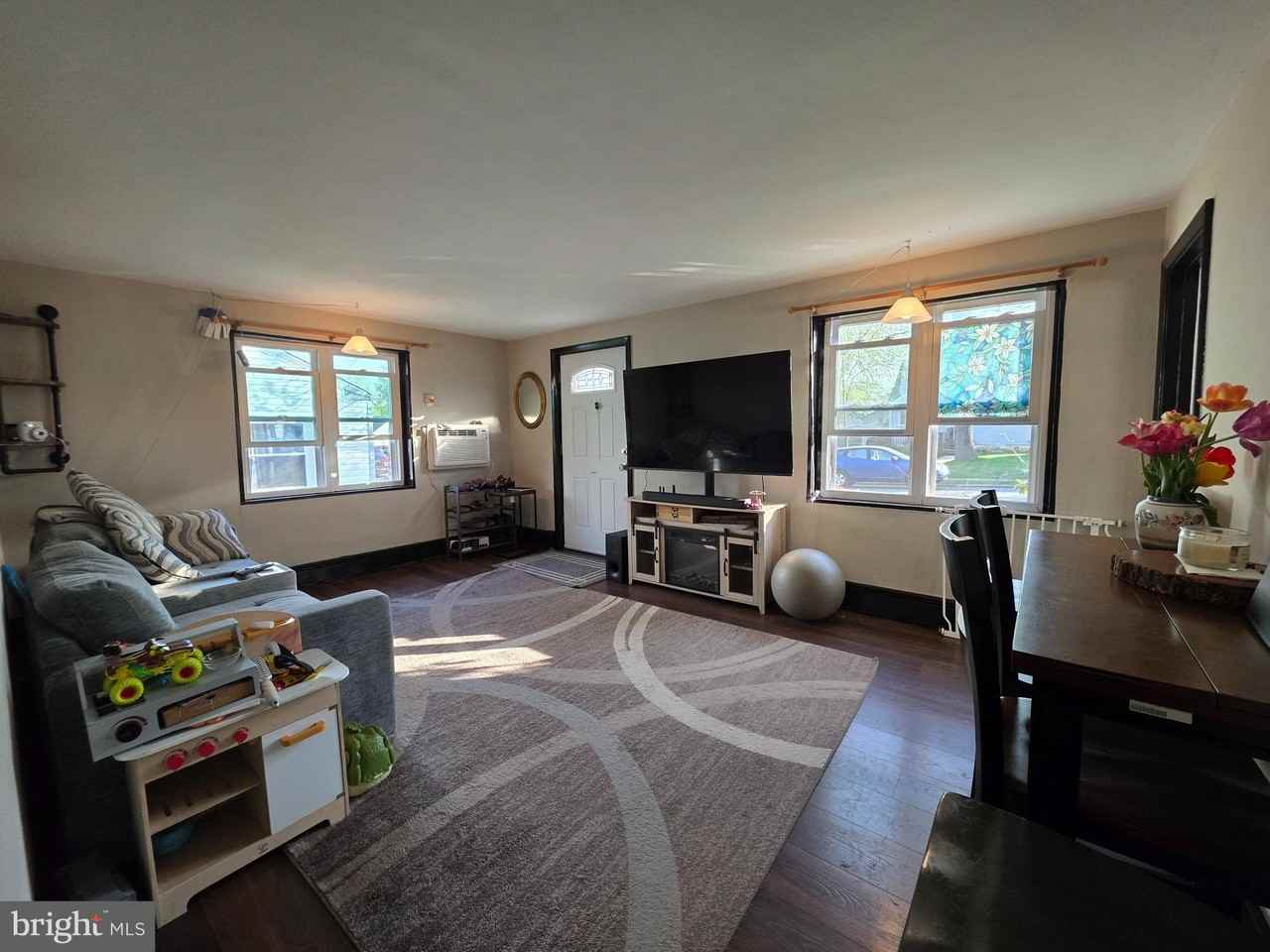 14 Scarlet Ave - Photo 2 of 21